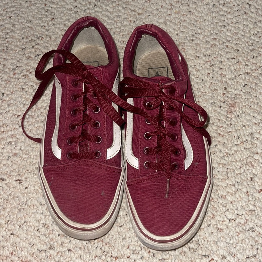 Low top maroon vans